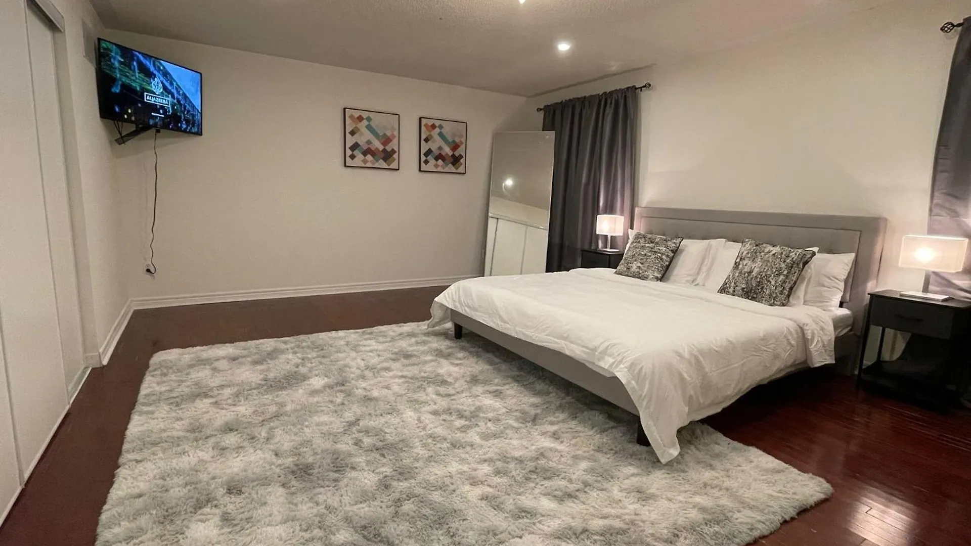 Spacious Detached House In Mississauga Holiday home