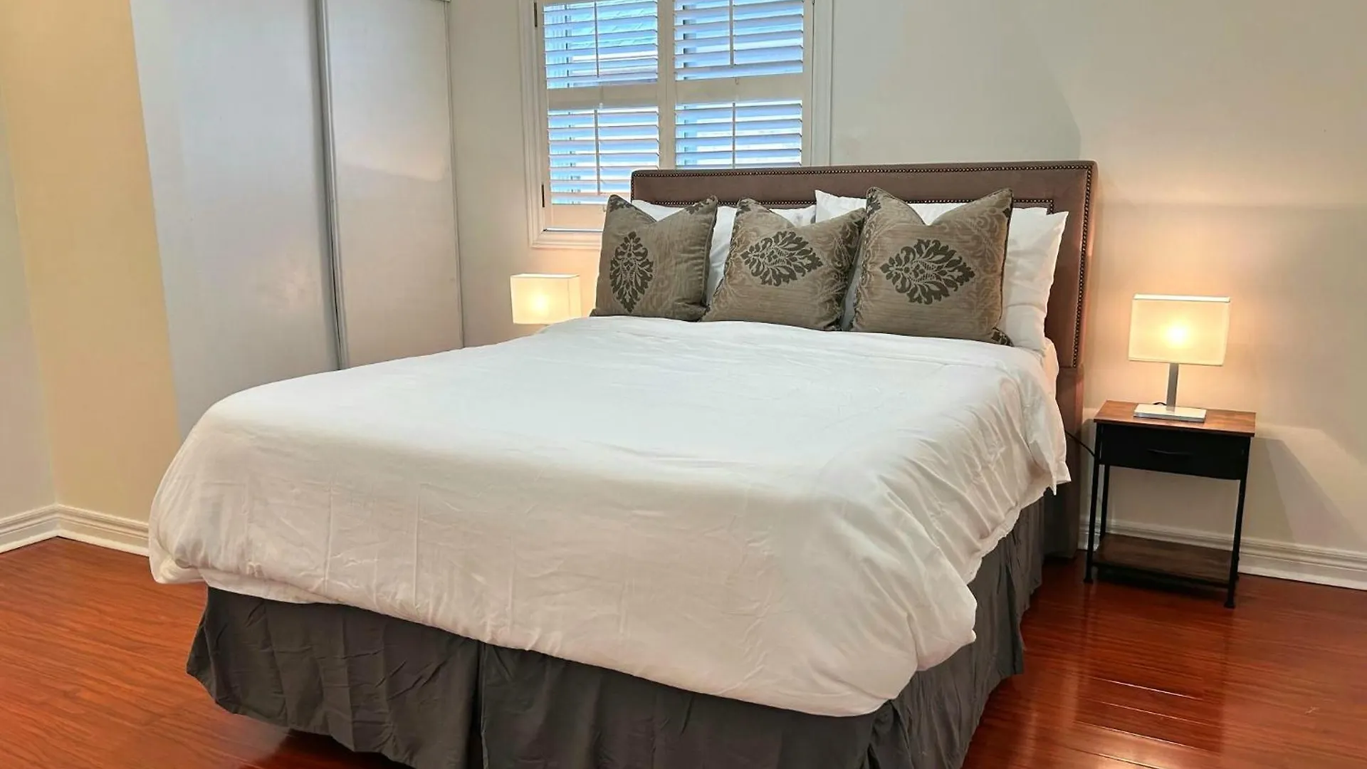 Spacious Detached House In Mississauga