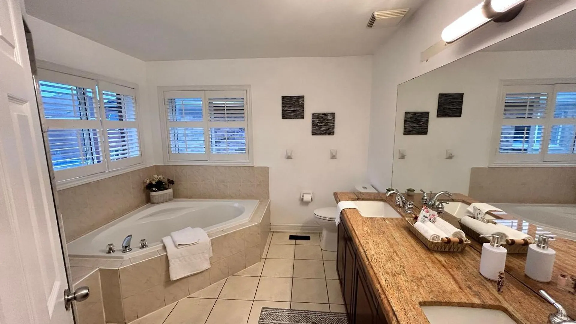 Holiday home Spacious Detached House In Mississauga