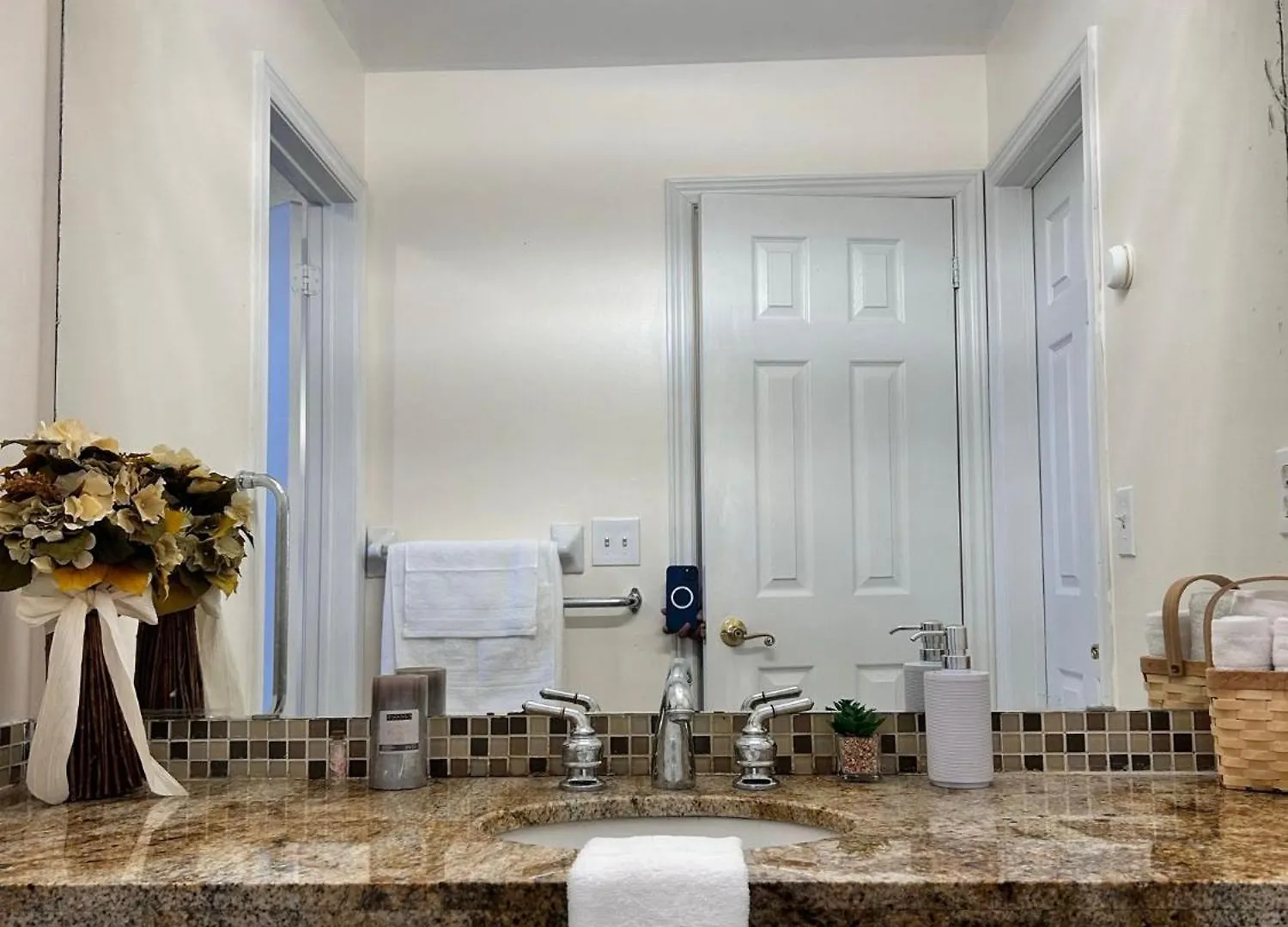 Spacious Detached House In Mississauga 0*,